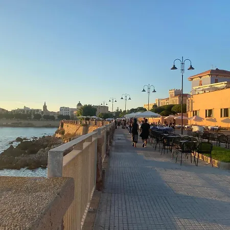 Isola Catalana アパート アルゲーロ